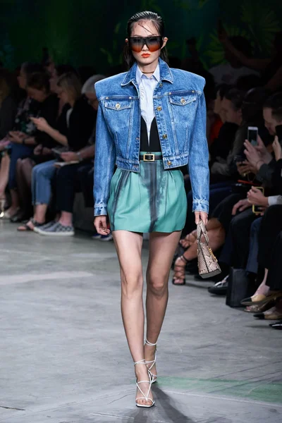 Look 15